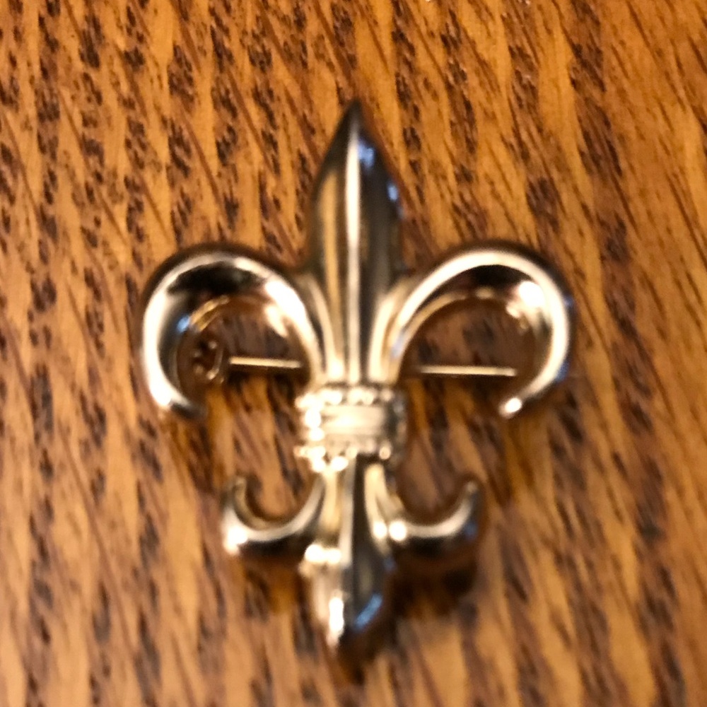 Fleur-De-Lis Gold Toned Lapel Pin